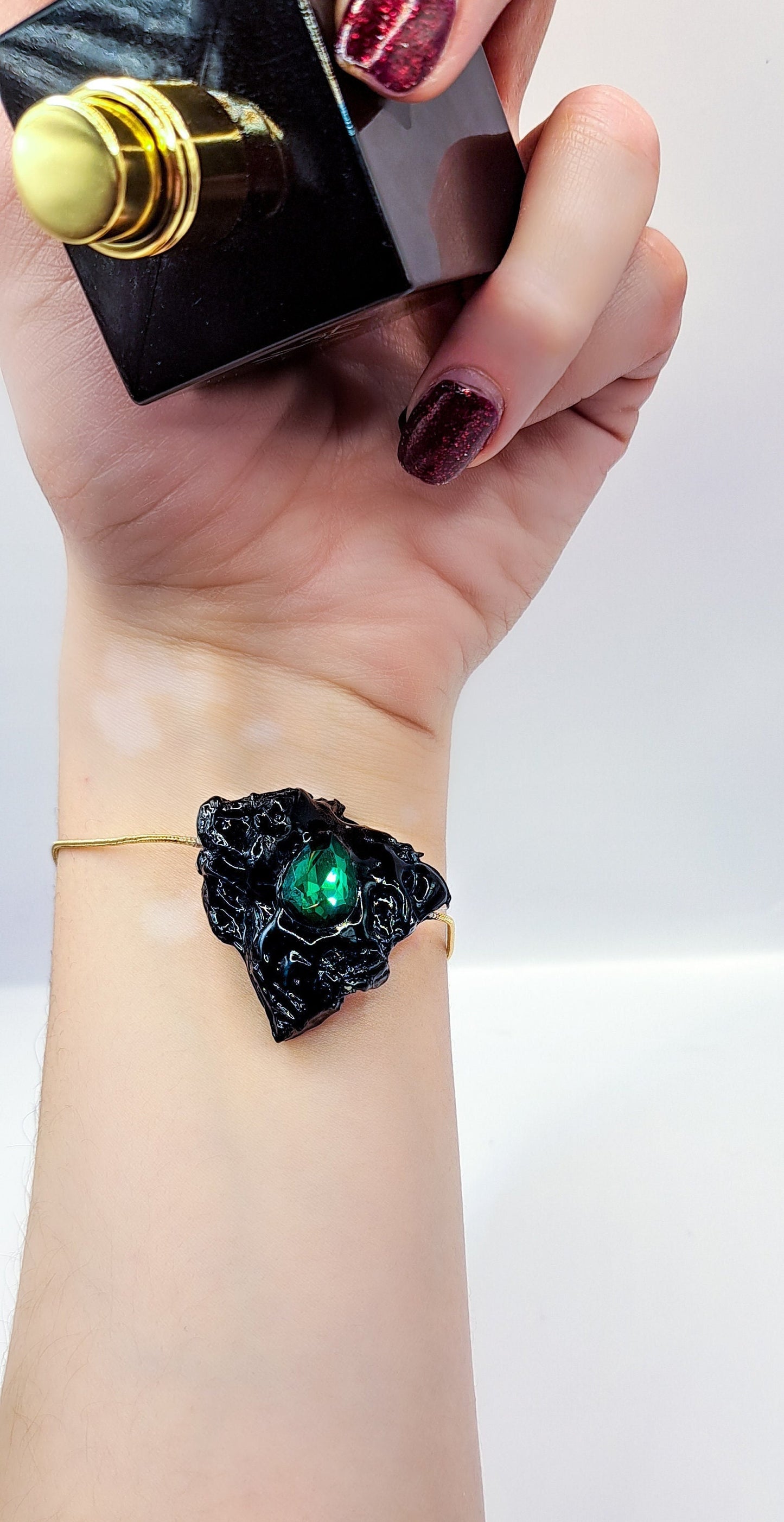 Sustainable Statement Bracelet "CAITLYN" Mystical Magic Emerald Golden Handmade Valentines Day Gift for her Gold Unique Eco Love